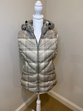 Patagonia Taupe & Cream Plaid Quilted Hooded Vest